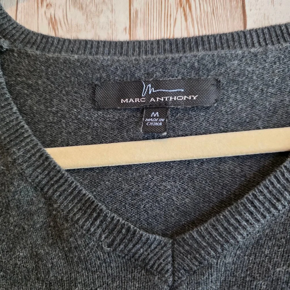 Men's Marc Anthony V-Neck Sweater M Gray